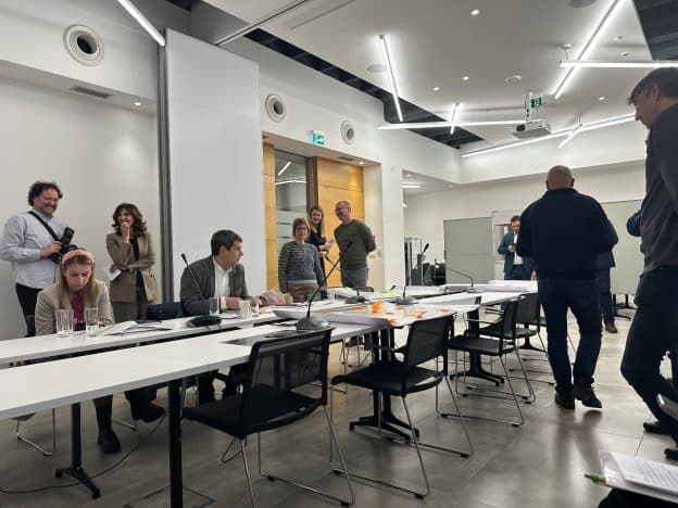 A group of people in a room AI-generated content may be incorrect.
